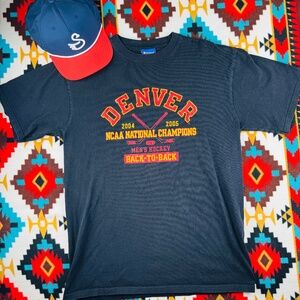 Denver Pioneers NCAA Hockey Back-to-Back Champions T-Shirt (2004–2005) LARGE